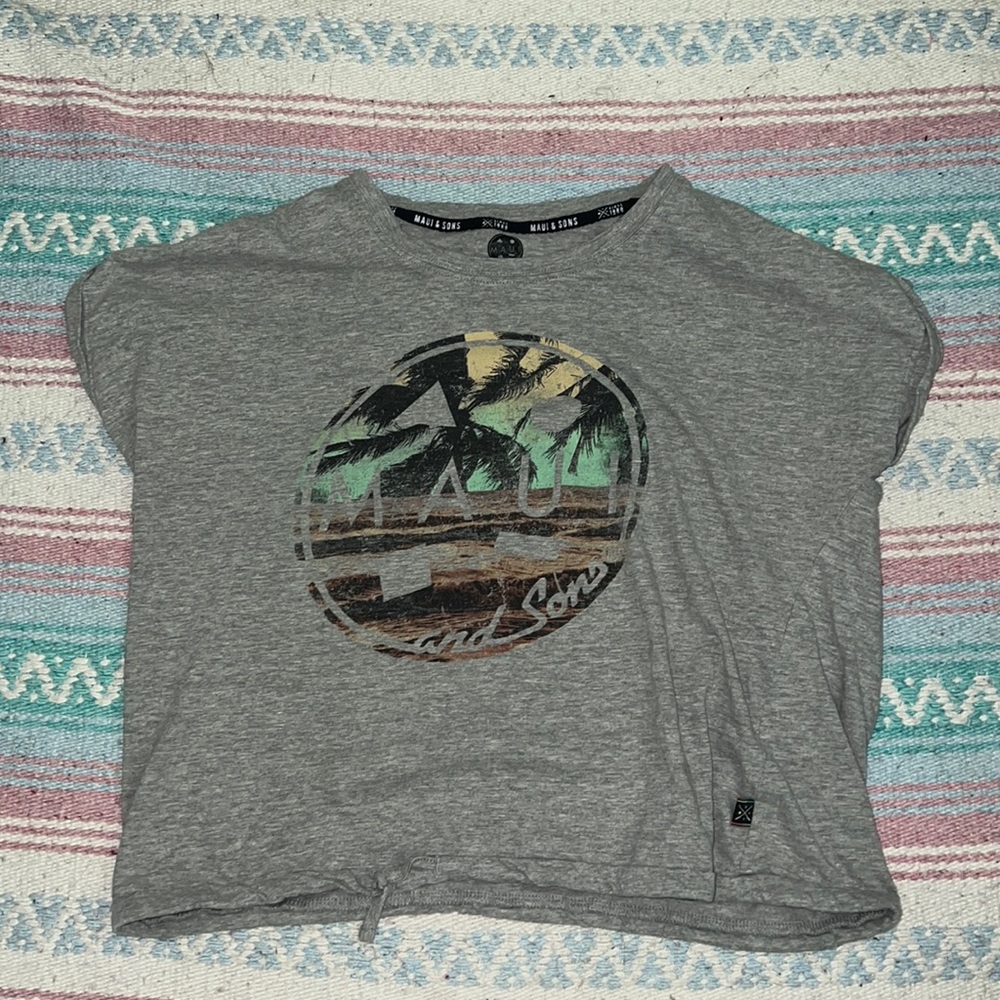 Maui & Sons grey short sleeved t-shirt with drawstring bottom